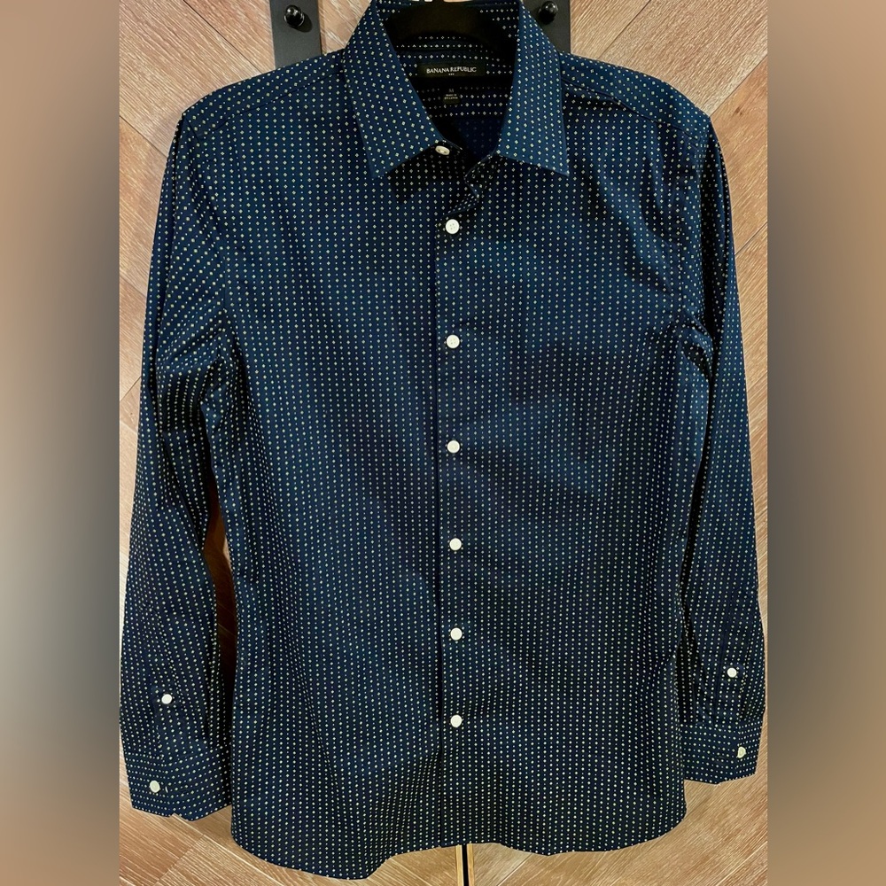 Banana Republic- Wrinkle Resistant - Extra Slim - Dress Shirt - M